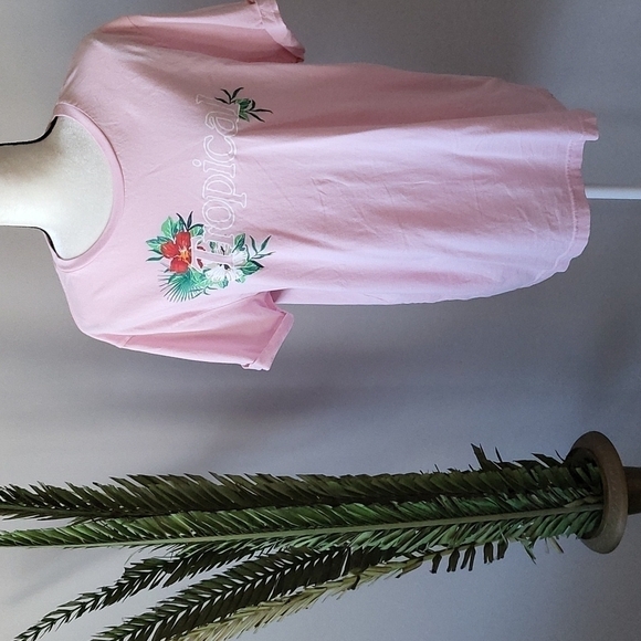 Divided pink short sleeve "Tropical" graphic print tee - Picture 1 of 9